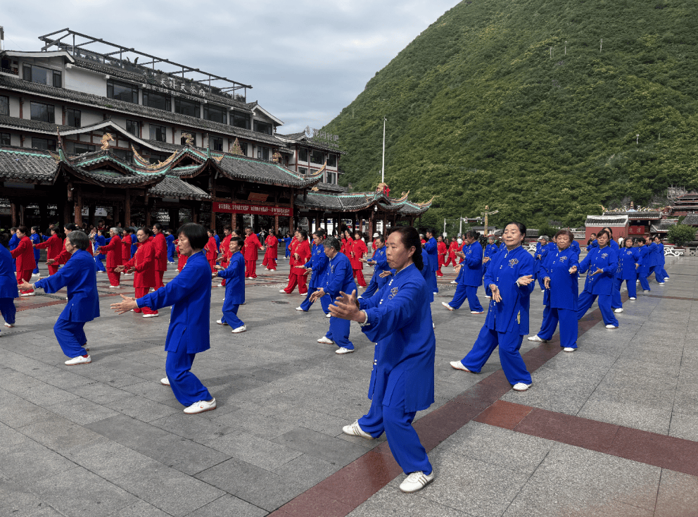 赓续“发展体育运动 增强人民体质”题词精神，四川掀起健身热潮