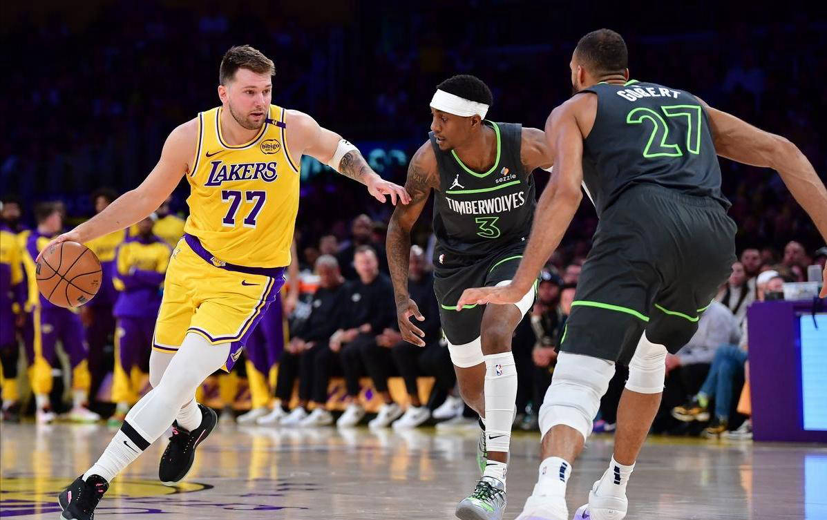 NBA新闻速递:热火伤情曝光、勇士拒绝库里要求、绿凯完成重要续约