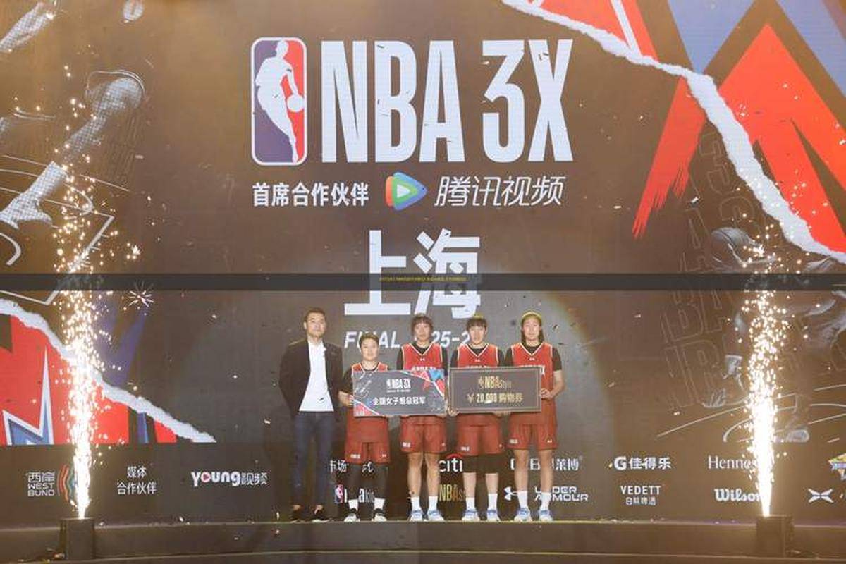 体育新浪体育:揭秘中国篮球明星巅峰对决,激情四溢现场直播精彩纷呈