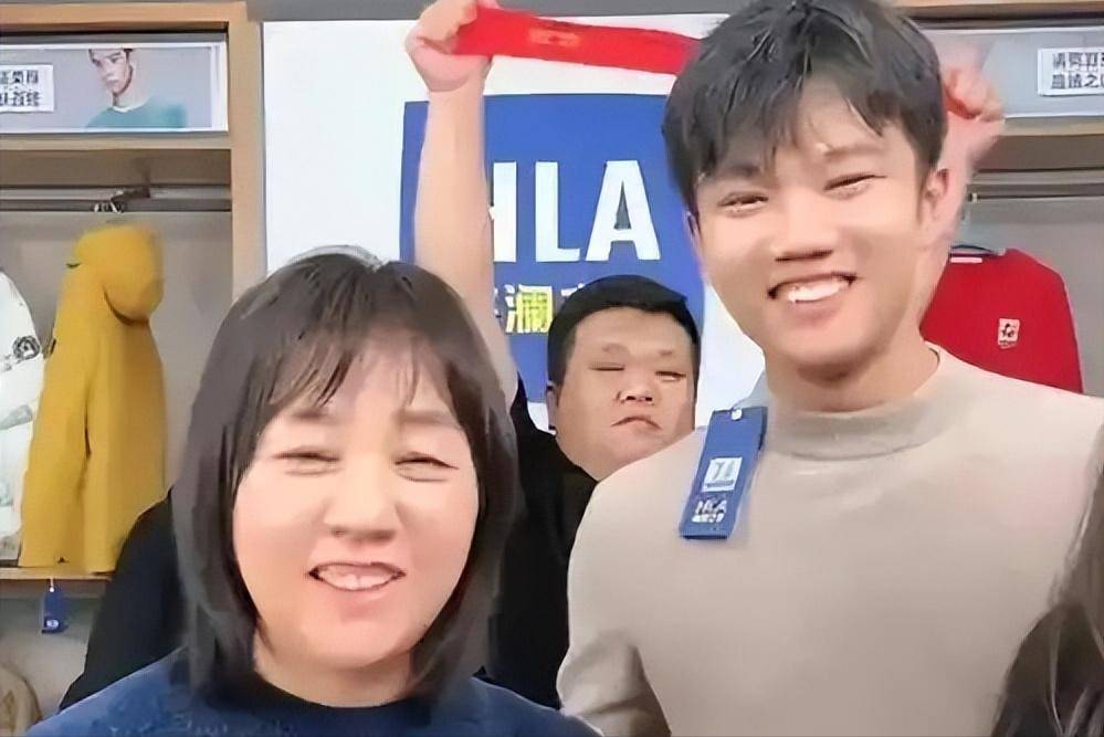 被拐25年“体育生”归位,0资产到亿万身家,解清帅10月12日红旗车队迎娶大学女友