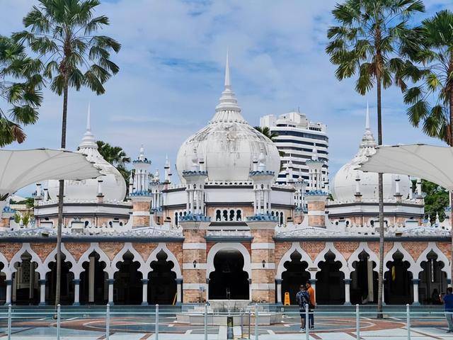 做国王的女友!30岁准王妃布鲁克・琳被逼生男孩,被甩后捡大便宜