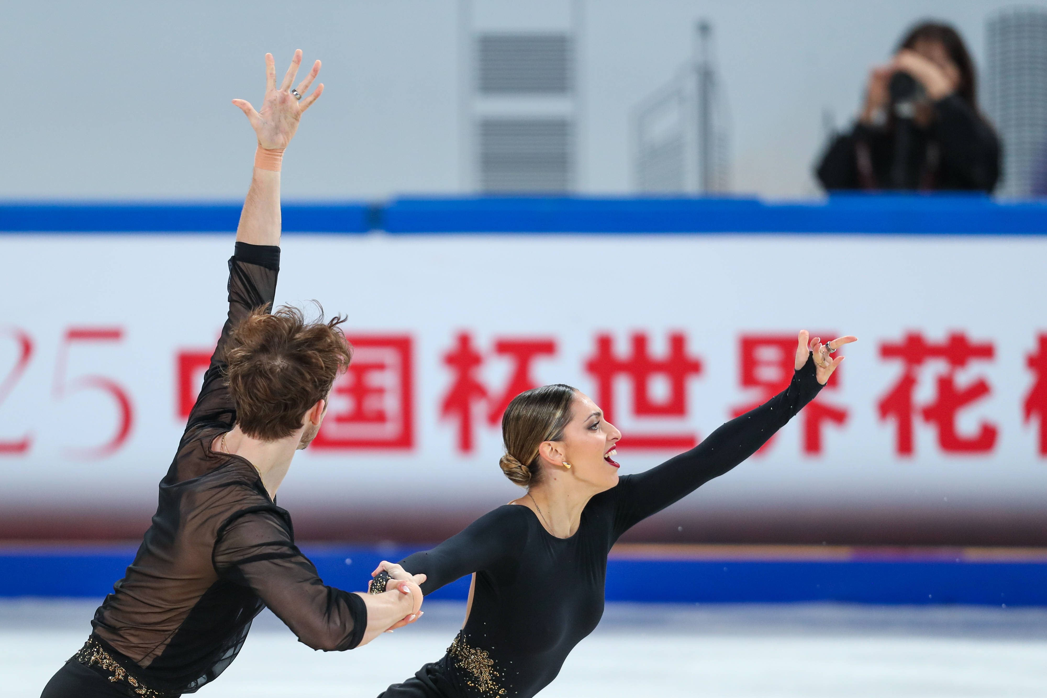 (体育)花样滑冰——中国杯:双人滑短节目赛况