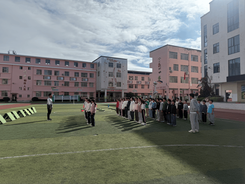 【党建引领·队伍提升】党建引领强体育,五育并举绽芳华——实验小学全县小学体育优质课现场教学竞赛喜获佳绩