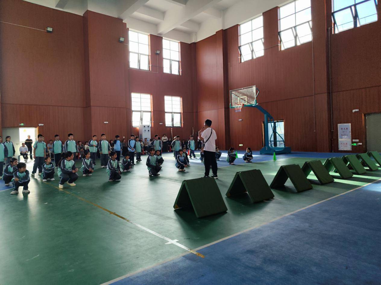 【党建引领·队伍提升】党建引领强体育,五育并举绽芳华——实验小学全县小学体育优质课现场教学竞赛喜获佳绩