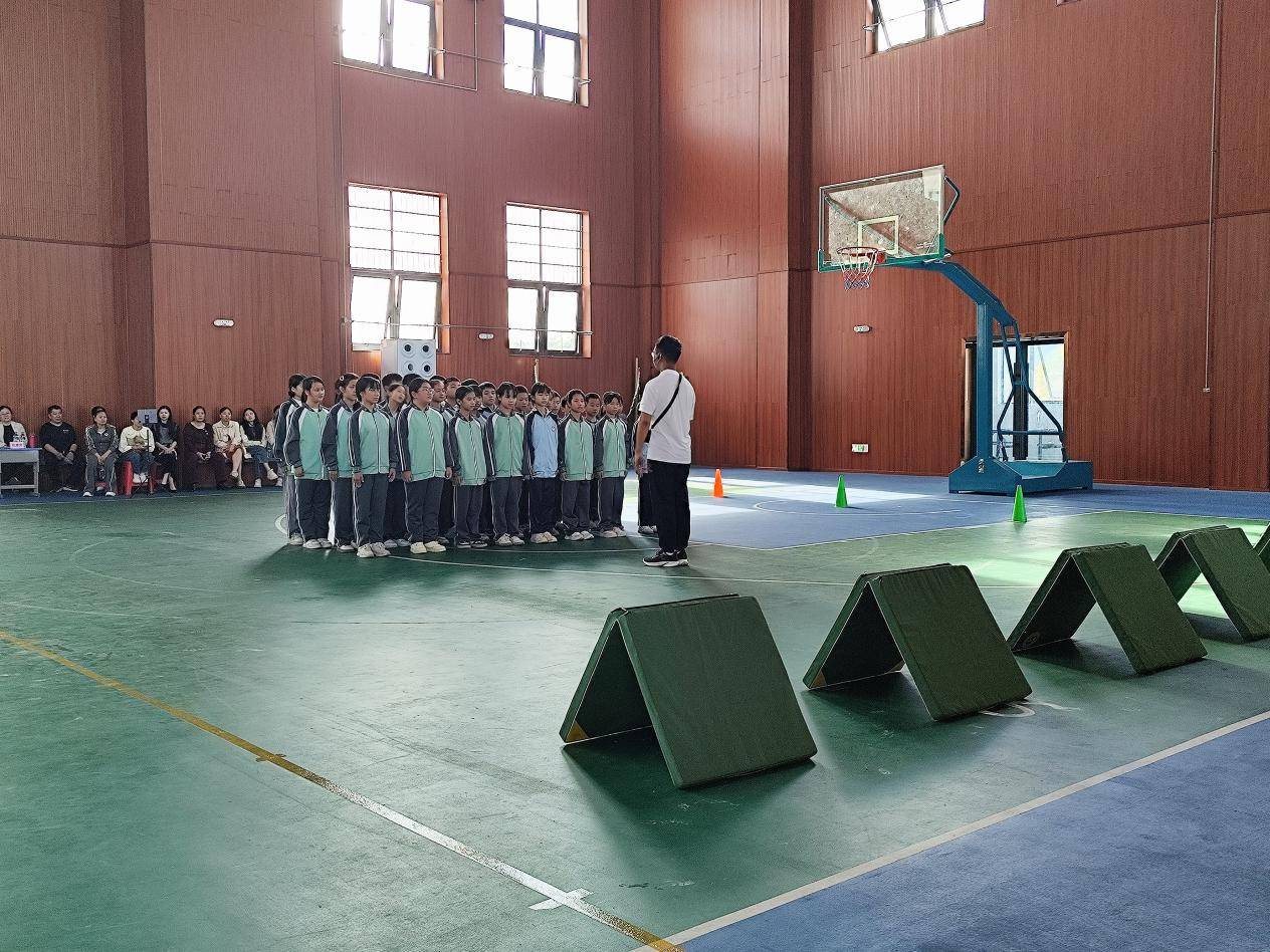 【党建引领·队伍提升】党建引领强体育,五育并举绽芳华——实验小学全县小学体育优质课现场教学竞赛喜获佳绩